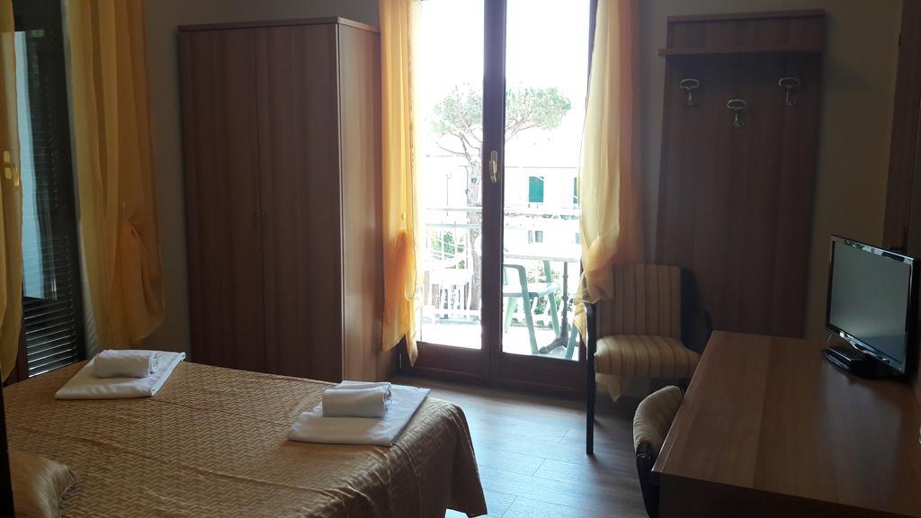 Hotel Residence Moneglia Bagian luar foto