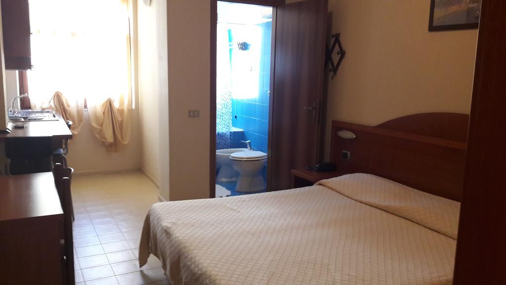 Hotel Residence Moneglia Bagian luar foto