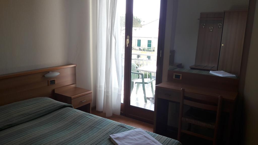 Hotel Residence Moneglia Bagian luar foto